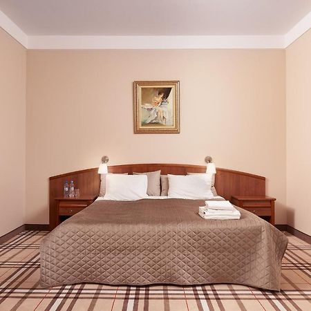 Hotel Anton By Dns Pruszków Eksteriør billede