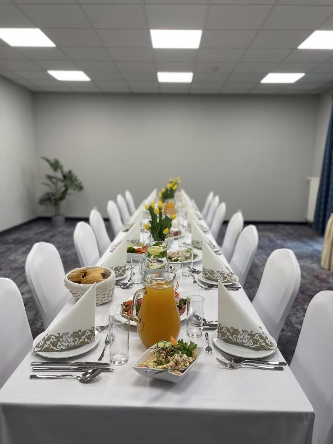 Hotel Anton By Dns Pruszków Eksteriør billede