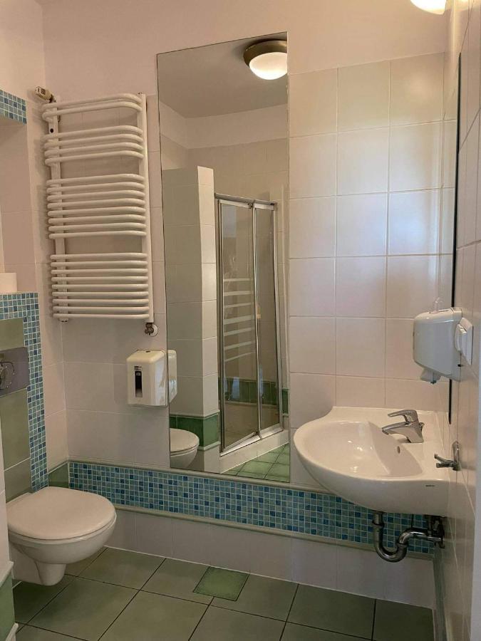 Hotel Anton By Dns Pruszków Eksteriør billede
