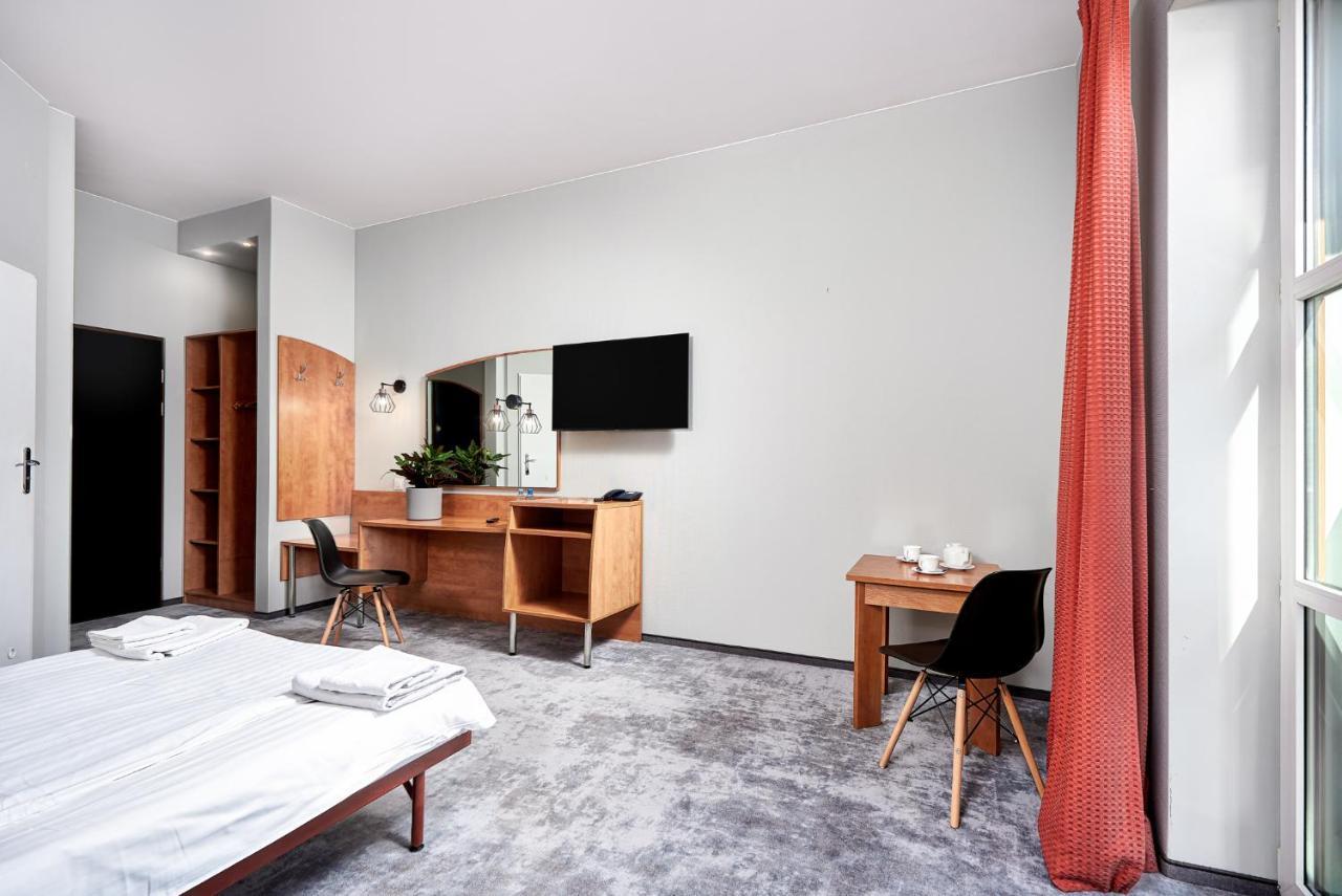 Hotel Anton By Dns Pruszków Eksteriør billede