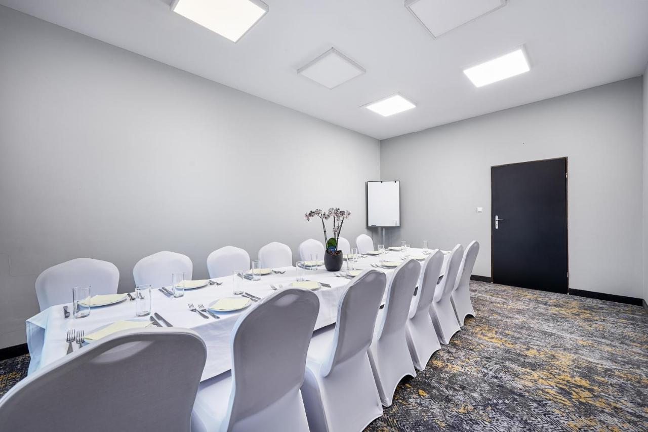 Hotel Anton By Dns Pruszków Eksteriør billede