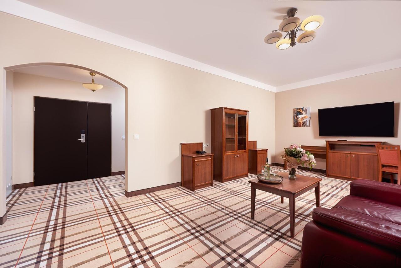 Hotel Anton By Dns Pruszków Eksteriør billede