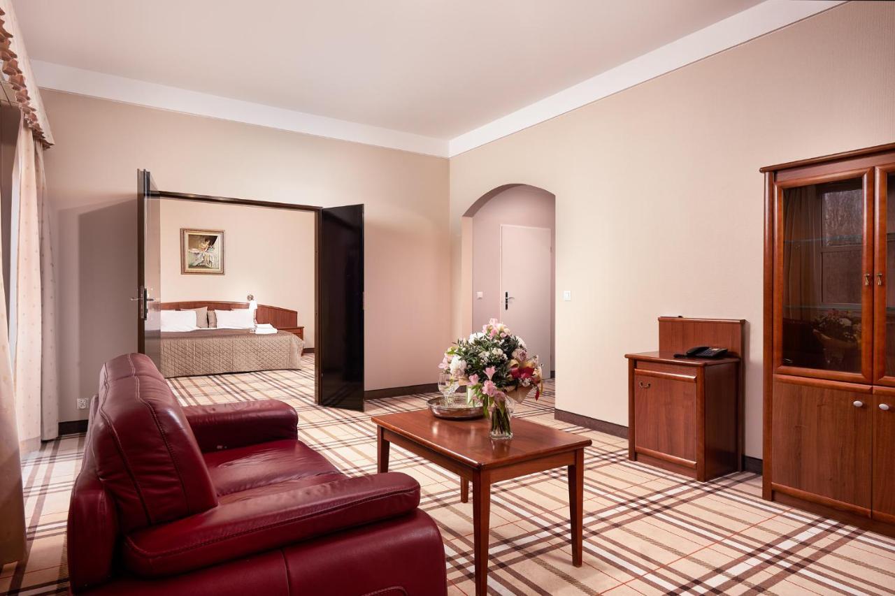 Hotel Anton By Dns Pruszków Eksteriør billede