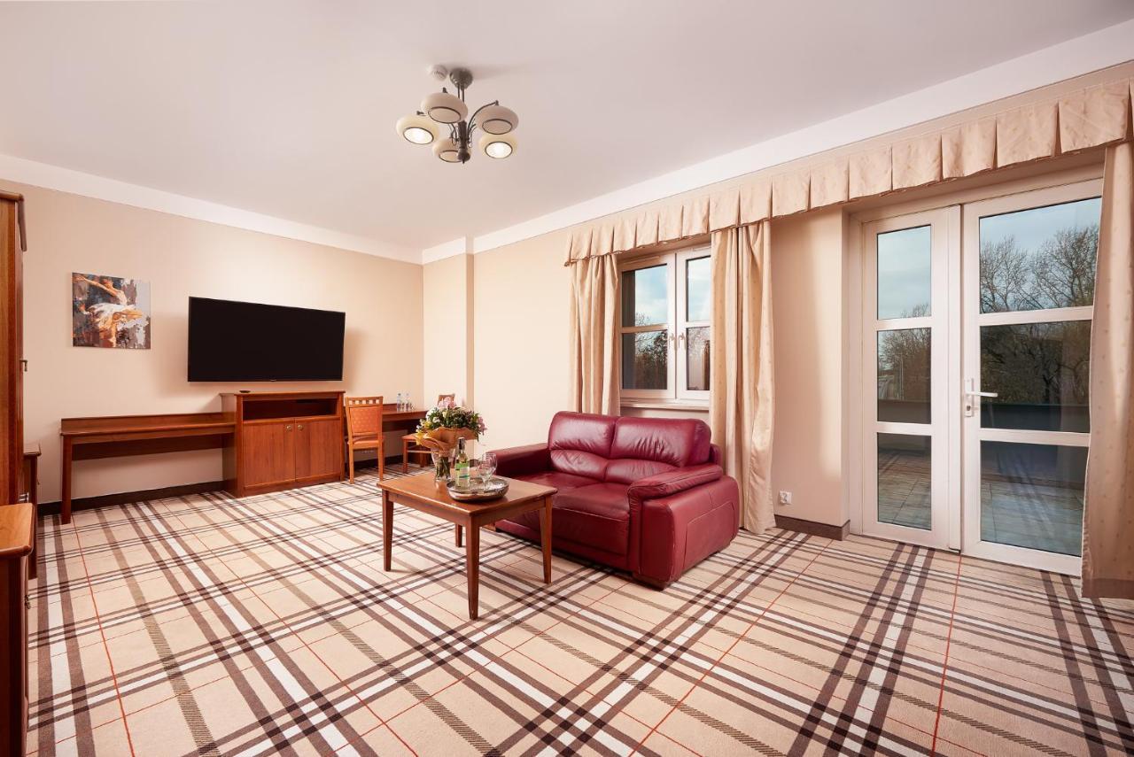 Hotel Anton By Dns Pruszków Eksteriør billede
