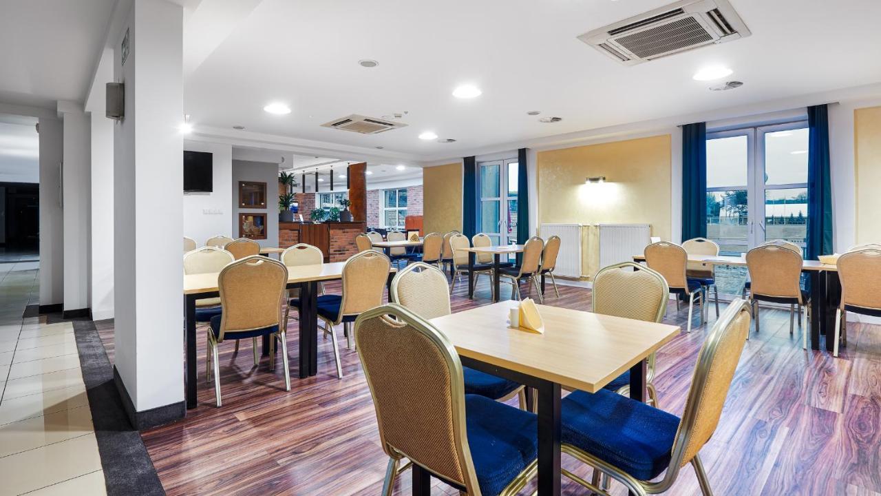 Hotel Anton By Dns Pruszków Eksteriør billede